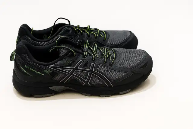 ASICS Mens Mens Gel-Venture 6 Running Shoe in Men's Shoes in City of Toronto - Image 2