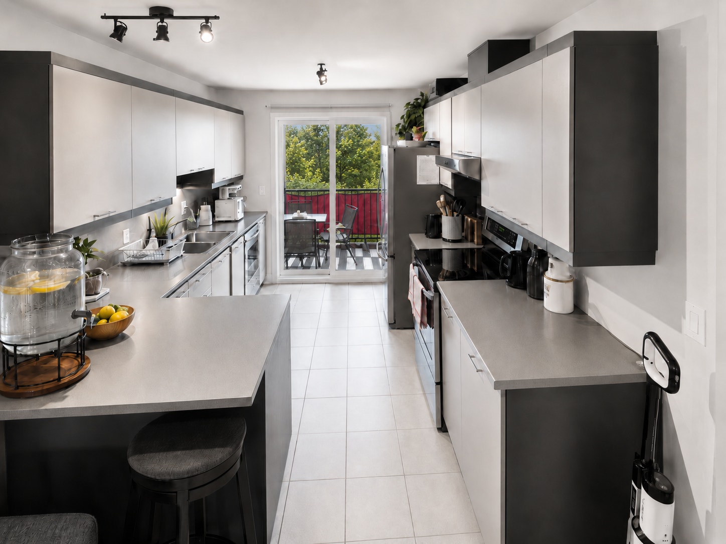 RARE SUR LE MARCHÉ — BEAU 4½ MODERNE À FLEURIMONT — photo 2