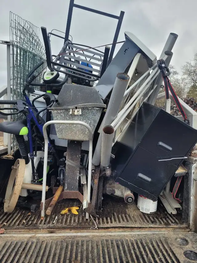 Free Metal Pick Up (Durham Region) in Other in Oshawa / Durham Region - Image 7