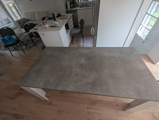 Table à manger - structube dans Mobilier de salle à manger et cuisine  à Ville de Montréal - Image 3