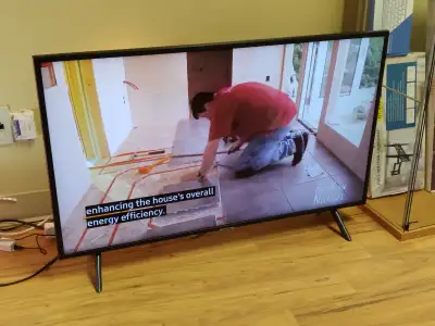 TV intelligente Samsung 32p Wifi YouTub prime vidéo Image et son impeccables Avec manette d'origine...