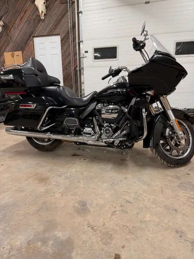 2018 Harley Davidson Road Glide in Street, Cruisers & Choppers in Winnipeg - Image 3
