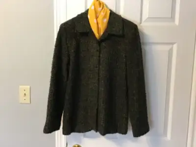D’Allaird cozy lightweight green blend jacket blazer. Size 10 boxy fit. Smoke free home. Scarf is no...