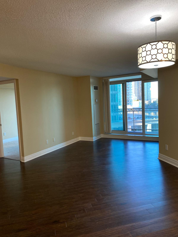 Water View One Bed+den $2500 (Includes Parking and Hydro) in Long Term Rentals in City of Toronto - Image 2
