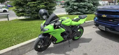 zx10r for quick sale fast and fun bike . needs new chain.