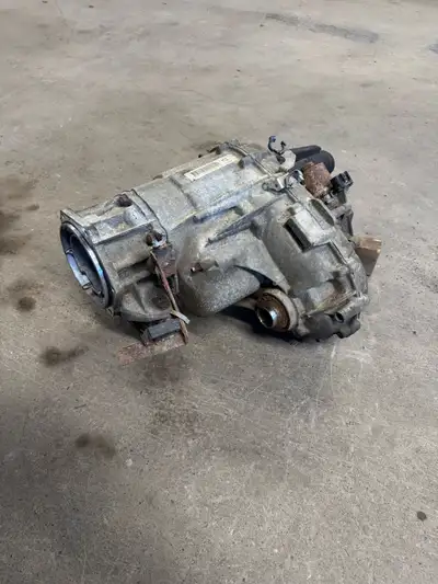 Transfer case out of a 2008 Chevrolet Avalanche with 187,000 kms. Pulled out of the truck because I...
