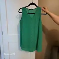 Suzy Shier Womens green top, size medium.  Like new