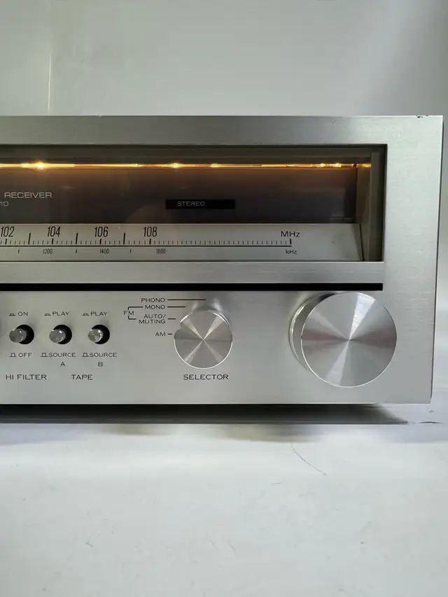 Vintage Kenwood KR-4010 AM/FM Stereo Receiver Wooden Case  in Stereo Systems & Home Theatre in City of Toronto - Image 5