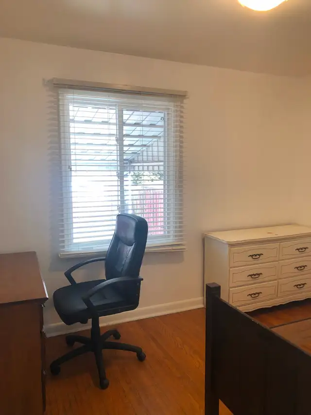 2 Furnished Rooms for Rent at Victoria Park Ave n Ellesmere Rd