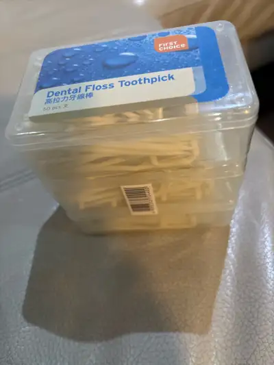 Keep your smile bright with these First Choice dental floss toothpicks. This container of 150 dental...