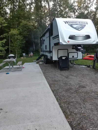 Well maintained and lightly used. This quality-built RV is easy to tow, loaded with features, and pe...