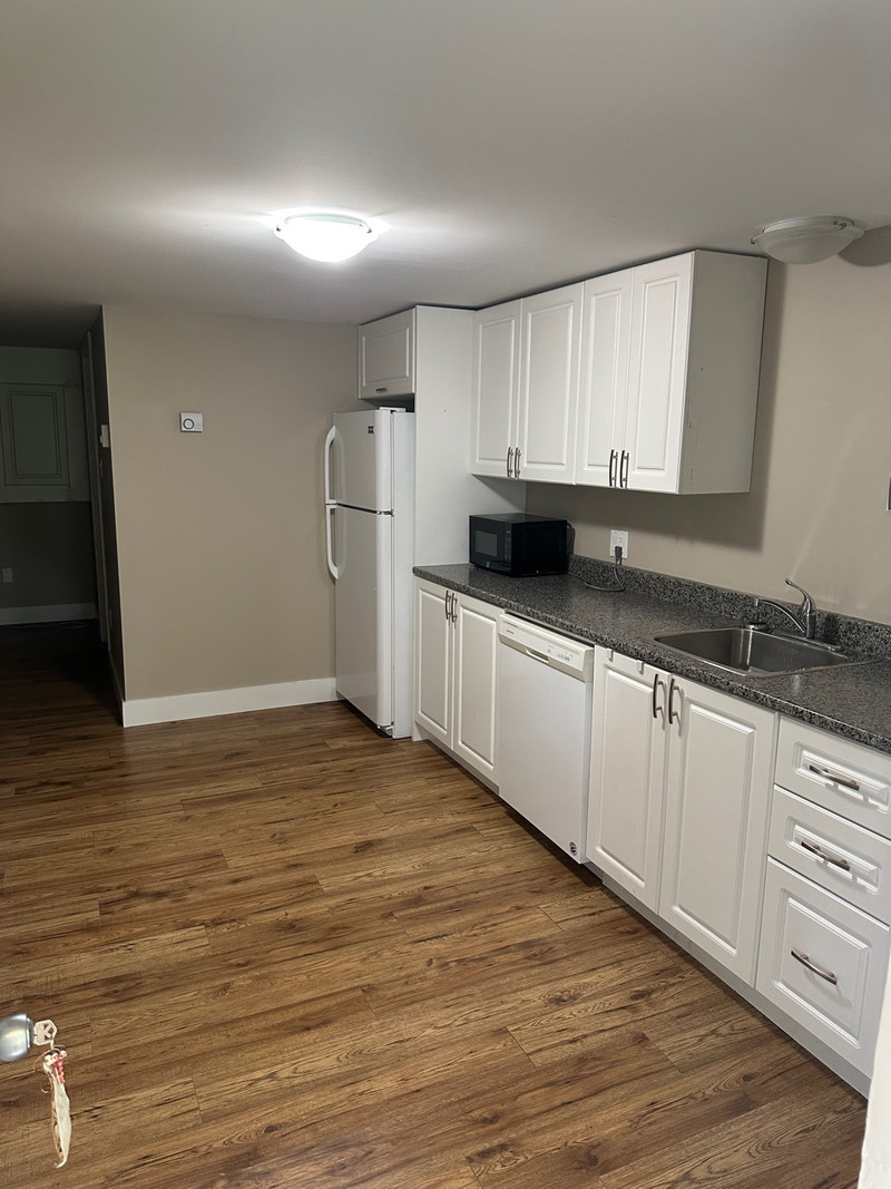 One bedroom apartment 3594 Windsor street Long Term Rentals City of