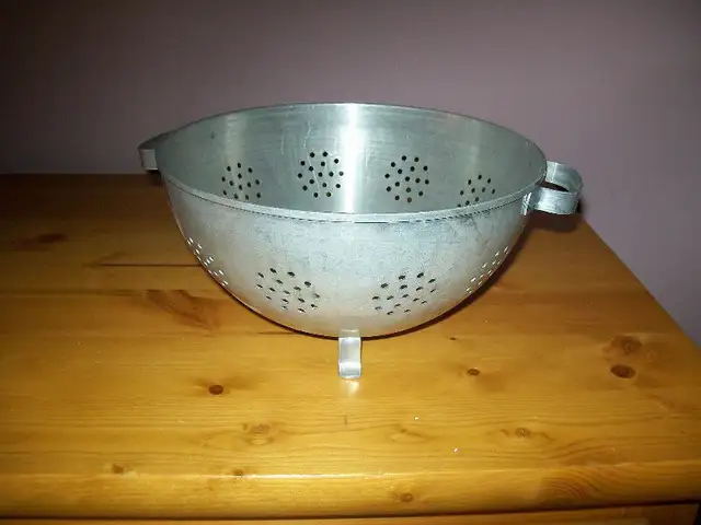 glass candle holders/kitchen items/milk bottles in Home Décor & Accents in Kawartha Lakes - Image 5