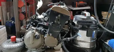 2004-2005 zx10r engine. Came from running bike. Only has 27,000km. Send offers/trades