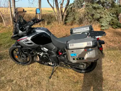 V Strom 100. Comes with: Spare Heidenau K60 tires Givi trekker outback panniers Yoshimira exhaust SW...