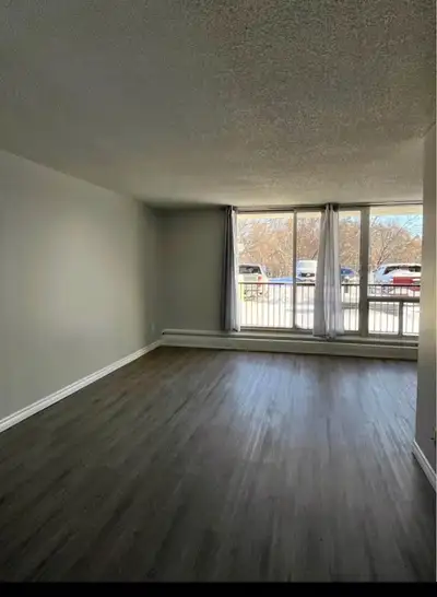 Proche La Cité Collégiale – Dès le 1er mars Recherche d'une colocataire pour une chambre lumineuse d...