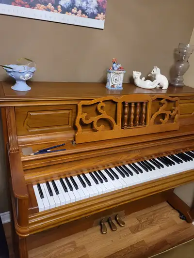 Piano consle style fancy, View more