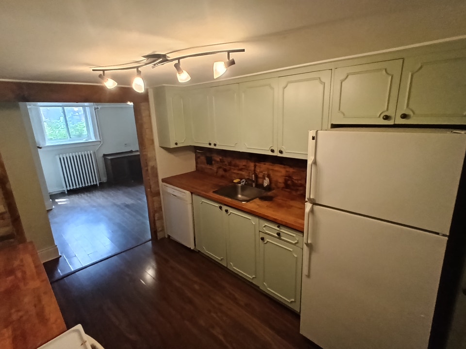 2 Bedroom - Toronto West 4