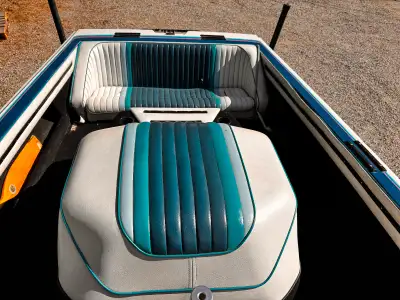 Beautiful boat for water skiing Perfect pass Z box Hot shower Extra prop Extra exhaust New tires Hot...