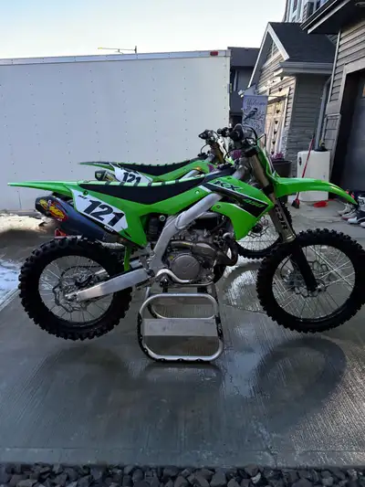 Under 5 hours, super fresh bike. Spare for the last two seasons. Hasn’t been raced, two practice day...