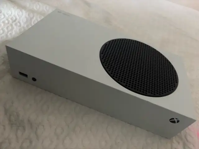 xbox series s in Xbox Series X & S in Laval / North Shore - Image 3