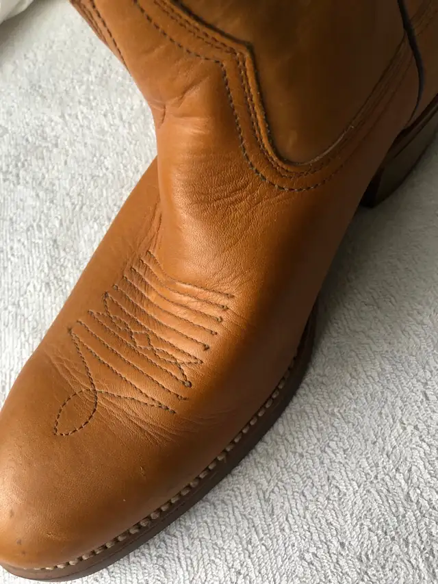 Women’s leather cowboy boots in Women's - Shoes in Markham / York Region - Image 2