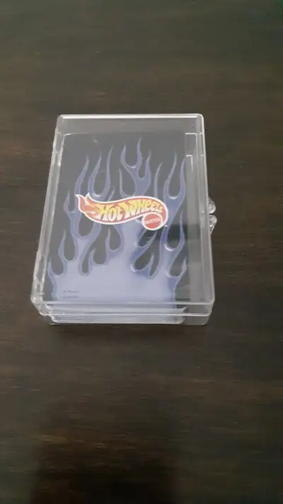 JEU DE CARTE À JOUER DE HOT WHEELS LE JEU EST COMPLET ET EN TRÈS BONNE CODITION 13 VOITURES DIFÉRENT...
