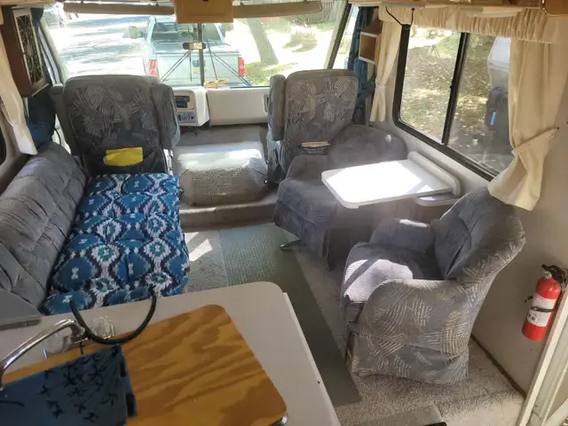 1990 mallard 29 ft class A motorhome in RVs & Motorhomes in Calgary - Image 4
