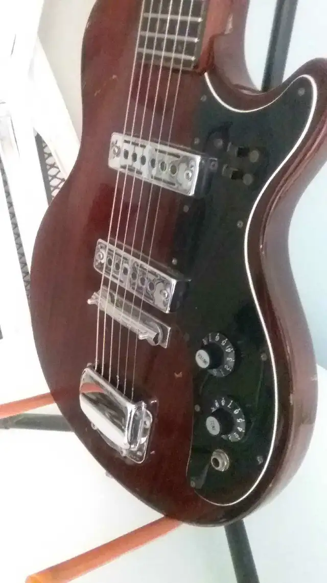 vintage guitar  in Guitars in Peterborough - Image 3