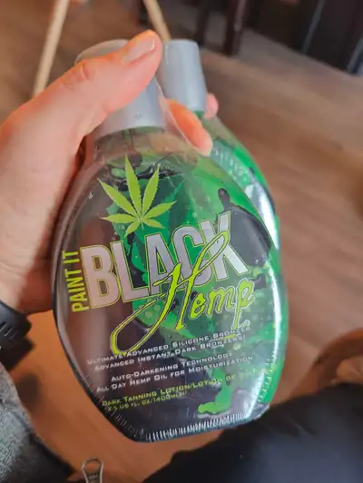 Get ready to glow with this Paint It Black Hemp dark tanning lotion! This lotion is a 140ml bottle o...