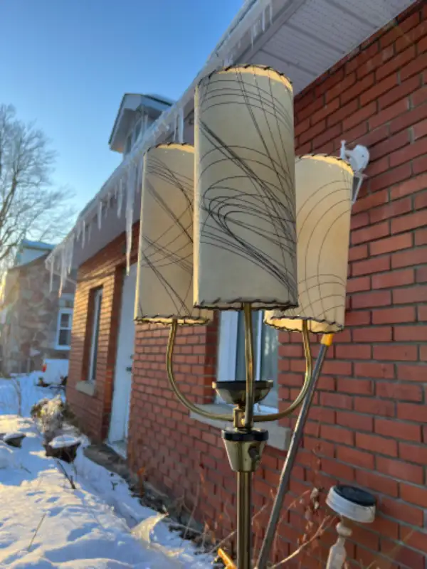 Lampe sur pied atomic vintage trois abats jours fibre de verre in Indoor Lighting & Fans in City of Montréal - Image 5