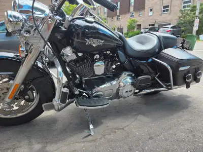 2013 Harley-Davidson Road King Classic – 87,990 km – Excellent Condition Up for sale is my 2013 Harl...