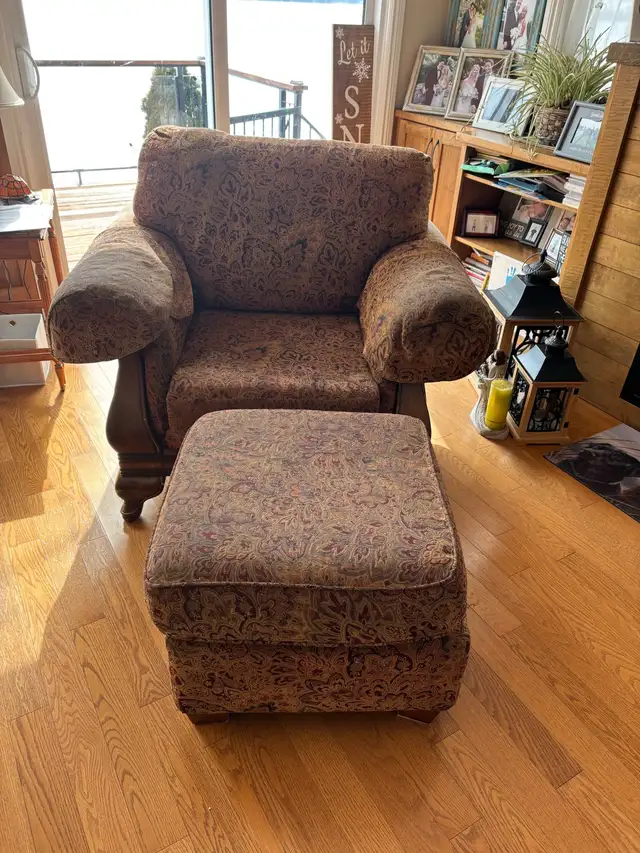 Living/Family Room couch set in Couches & Futons in Belleville - Image 5