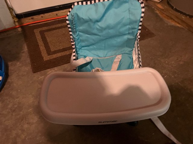 Summer infant pop ‘n sit SE Booster Chair in Feeding & High Chairs in Bedford - Image 3
