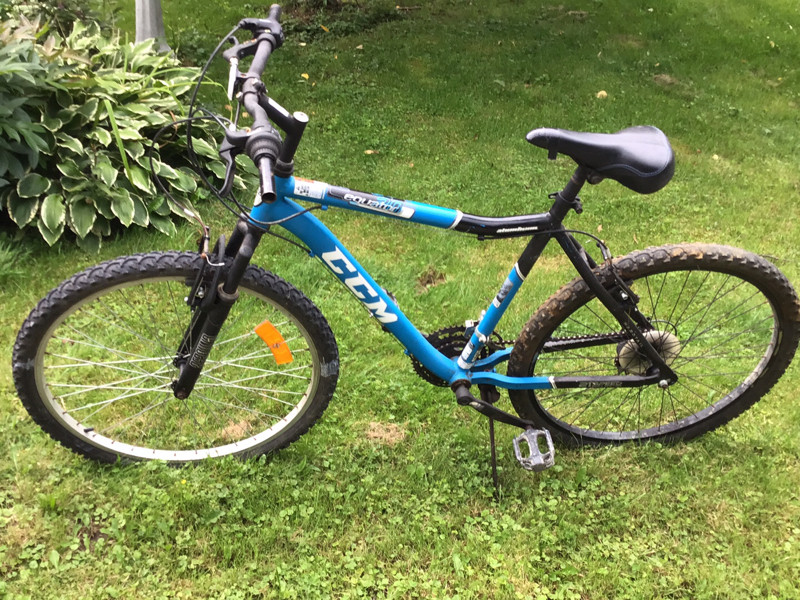 CCM 21 vitesse vélo de montagne/ 21 speed mountain bike De Montagne