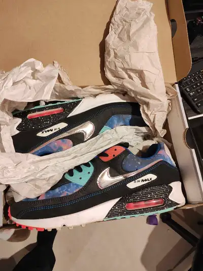 Nike Air Max 90 'Supernova Galaxy' Shoes used size 13 REALLY GOOD CONDITION 647-885-2435 TEXT OR CAL...