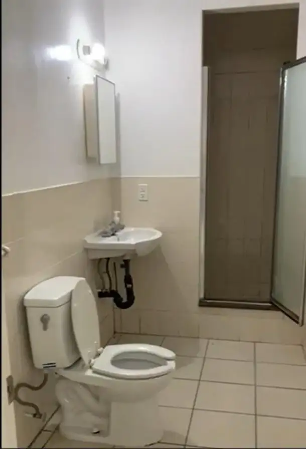 Room for rent for single or couple in Room Rentals & Roommates in City of Toronto - Image 5