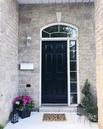 SPACIOUS + BEAUTIFULLY MAINTAINED 1 BDRM AVAIL SEPT 1ST!