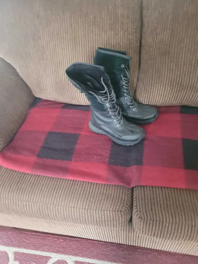 Baffin Winter Boots in Women's - Shoes in St. Albert - Image 3