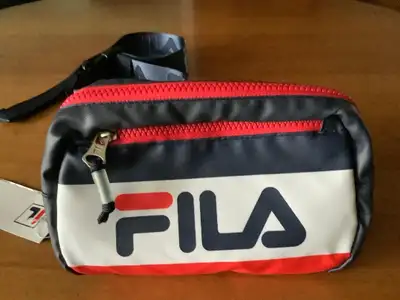Sac à la taille de marque Fila neuf 2 pochettes, View more