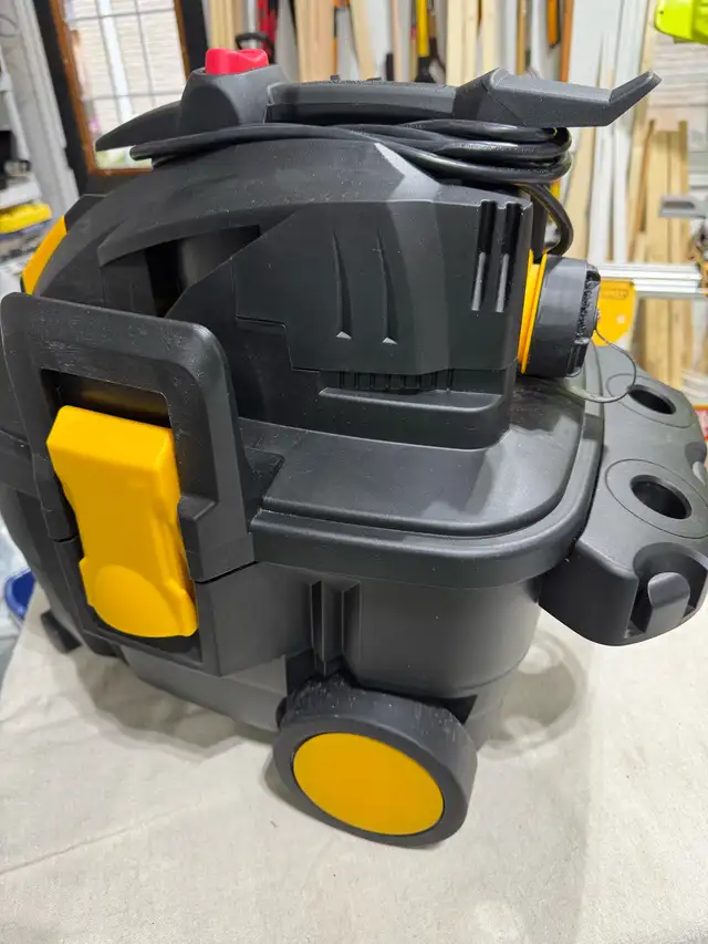 SHOP VAC WET/DRY (8gal, 5.5hp) - Almost New62863732491906124