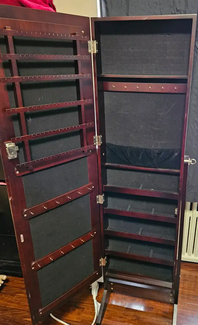 Standing Jewelry Armoire Mirror in Other in City of Toronto - Image 3