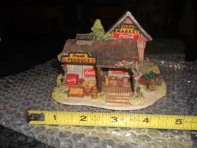 lilliputs coca cola country " country fresh pickins " collectable excellent condition very detailed...