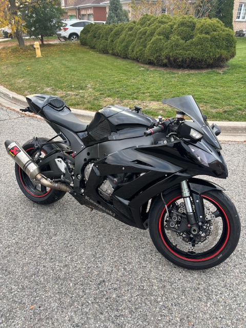 2011 KAWASAKI NINJA ZX10r in Sport Bikes in City of Toronto - Image 3