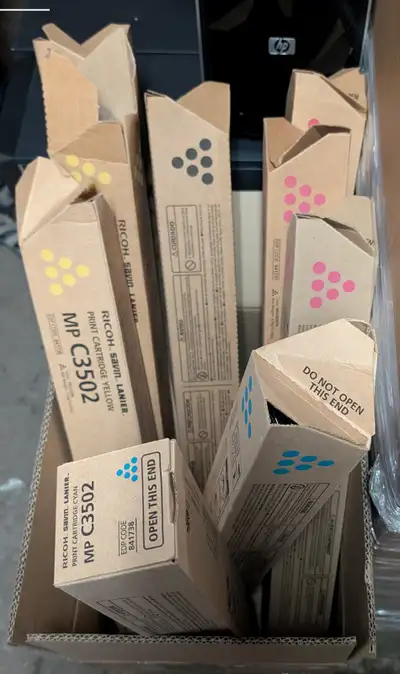 ️ Lot de 3 Toners Ricoh MP C3502 – Couleurs – Neufs Scellés, View more