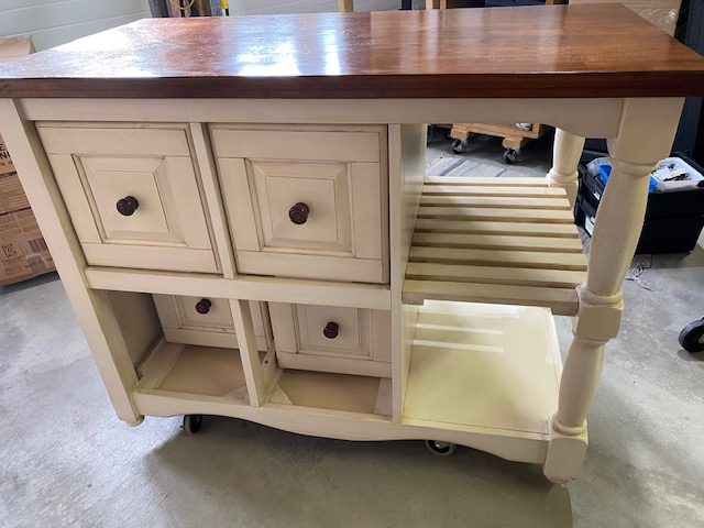 Vintage solid wood cabinet table with 4 drawers and 2 shelves in Bookcases & Shelving Units in Markham / York Region - Image 7