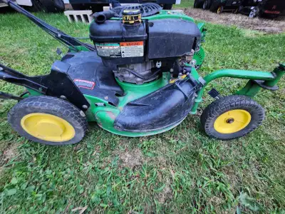 John Deere Intek OHV 7.0hp Zero Turn Lawnmower Model JS40, View more