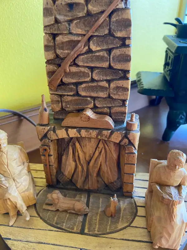 Vintage Hand-Carved Wood Lamp by Quebec Artisan Gerard Fortin in Arts & Collectibles in Oshawa / Durham Region - Image 6