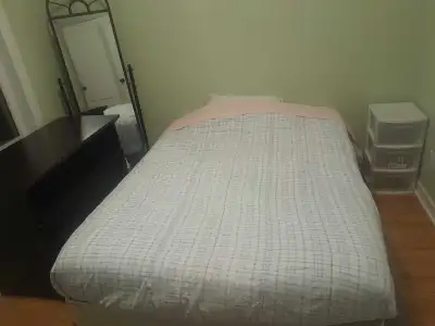 ROOM FOR RENT IMMEDIATELY. MUST BUY YOUR OWN FOOD AND LAUNDRY SOAP. MUST PAY $700.00 PLUS DAMAGE DEP...