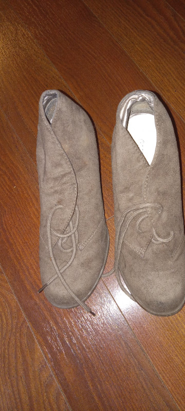 Suded boots in Free Stuff in Kawartha Lakes - Image 2